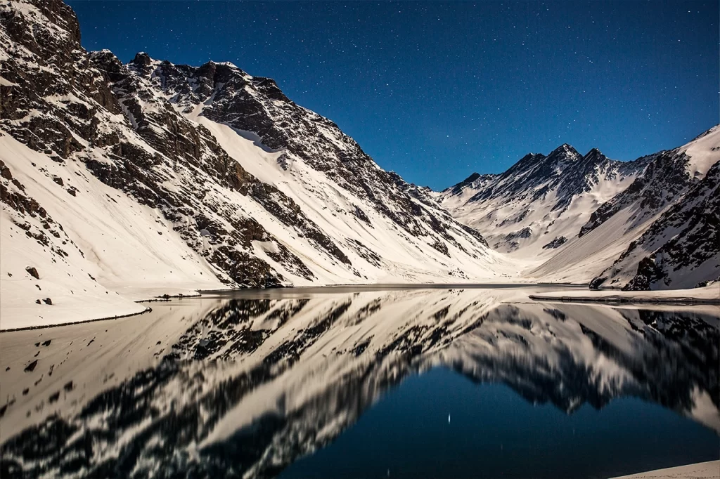 Portillo con Laguna del Inca